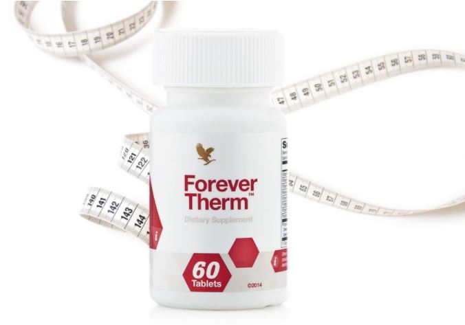 Flacon de complément alimentaire Forever Therm entouré d'un mètre ruban blanc, symbolisant le contrôle du poids et l'affinement de la silhouette.