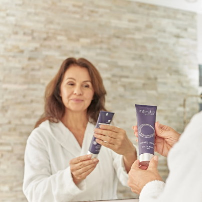 Démaquillant Hydratant Infinite by Forever – nettoyage doux à l’Aloe vera.